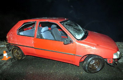 Automobil po vytažení z rybníku - foto: Policie ČR